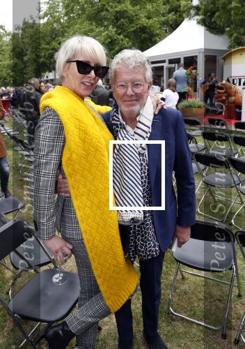 Amsterdam 17 mei 2019
Opening Art Zuid door Jan des Bouvrie. jan met zijn vrouw Monique