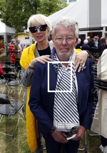 Amsterdam 17 mei 2019
Opening Art Zuid door Jan des Bouvrie. jan met zijn vrouw Monique
