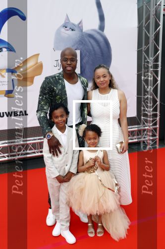 Amsterdam 2 juni 2019
Premiere huisdiergeheimen 2 in pathe arena. Jandino Asporaat kwam met vrouw en kinderen