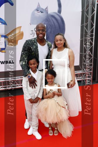Amsterdam 2 juni 2019
Premiere huisdiergeheimen 2 in pathe arena. Jandino Asporaat kwam met vrouw en kinderen