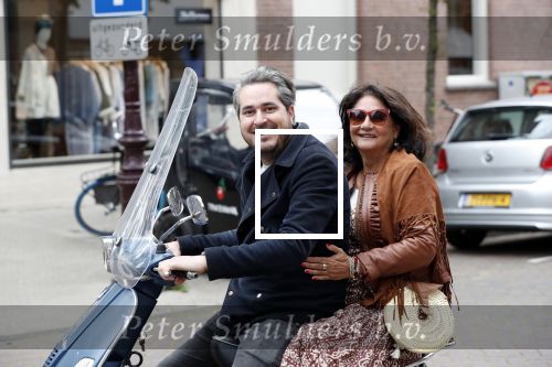 Amsterdam 17 mei 2019
Jelle Feenstra met zijn moeder op vespa scooter.