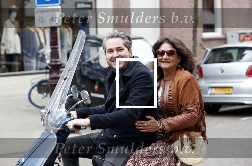 Amsterdam 17 mei 2019
Jelle Feenstra met zijn moeder op vespa scooter.