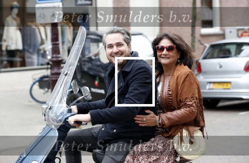 Amsterdam 17 mei 2019
Jelle Feenstra met zijn moeder op vespa scooter.