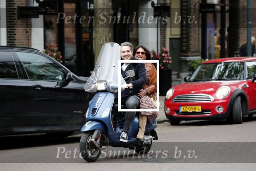 Amsterdam 17 mei 2019
Jelle Feenstra met zijn moeder op vespa scooter.