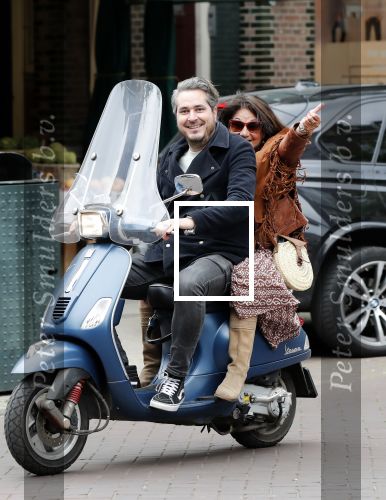 Amsterdam 17 mei 2019
Jelle Feenstra met zijn moeder op vespa scooter.