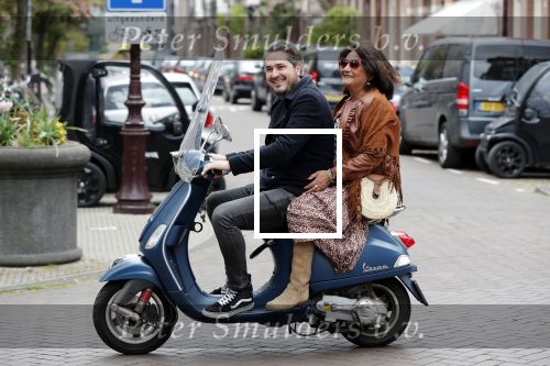 Amsterdam 17 mei 2019
Jelle Feenstra met zijn moeder op vespa scooter.