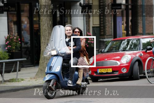 Amsterdam 17 mei 2019
Jelle Feenstra met zijn moeder op vespa scooter.
