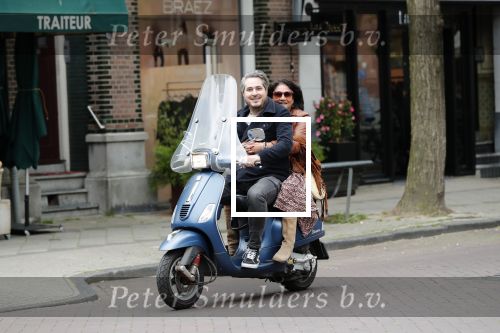 Amsterdam 17 mei 2019
Jelle Feenstra met zijn moeder op vespa scooter.