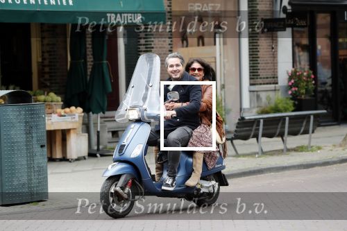 Amsterdam 17 mei 2019
Jelle Feenstra met zijn moeder op vespa scooter.