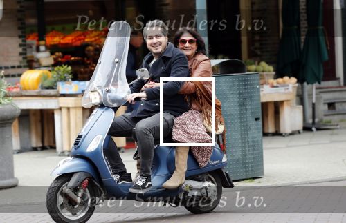 Amsterdam 17 mei 2019
Jelle Feenstra met zijn moeder op vespa scooter.