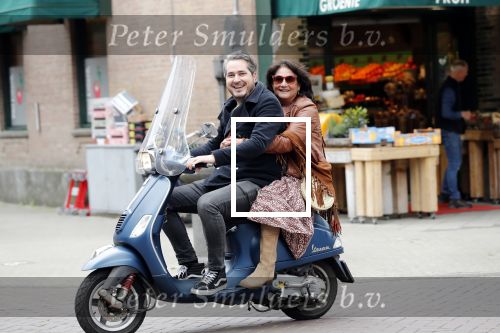 Amsterdam 17 mei 2019
Jelle Feenstra met zijn moeder op vespa scooter.