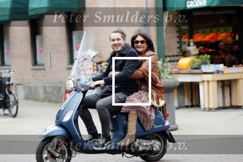 Amsterdam 17 mei 2019
Jelle Feenstra met zijn moeder op vespa scooter.