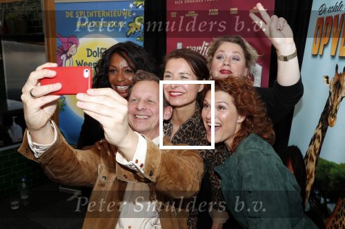 Noordwijk 13 mei 2019
Presentatie musicals REP Rick Engelkes Productions bij strandtent Bries. Joep Onderdelinden met Anouk v Nes Joanne Telesford Sandra Mattie en Rian Gerritsen