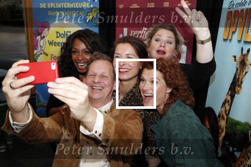 Noordwijk 13 mei 2019
Presentatie musicals REP Rick Engelkes Productions bij strandtent Bries. Joep Onderdelinden met Anouk v Nes Joanne Telesford Sandra Mattie en Rian Gerritsen