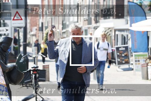Volendam 22 mei 2019
Boekpresentatie Keje Molenaar bij dine en wine op de dijk in Volendam. Jan Smit presenteert het.
Matthijs de Ligt is er met zijn vriendin Annekee Molenaar. Joep Schreuder
