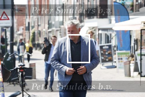 Volendam 22 mei 2019
Boekpresentatie Keje Molenaar bij dine en wine op de dijk in Volendam. Jan Smit presenteert het.
Matthijs de Ligt is er met zijn vriendin Annekee Molenaar. Joep Schreuder