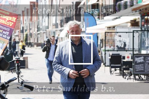 Volendam 22 mei 2019
Boekpresentatie Keje Molenaar bij dine en wine op de dijk in Volendam. Jan Smit presenteert het.
Matthijs de Ligt is er met zijn vriendin Annekee Molenaar. Joep Schreuder