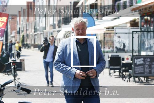 Volendam 22 mei 2019
Boekpresentatie Keje Molenaar bij dine en wine op de dijk in Volendam. Jan Smit presenteert het.
Matthijs de Ligt is er met zijn vriendin Annekee Molenaar. Joep Schreuder
