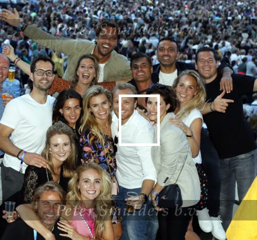 Rotterdam 1 juni 2019
Marco Borsato in de kuip. Wat een geweldige show gaf Marco. oa John ewbank Kelly Weekers Bas Smit Nicolette v dam Kristina Bozilovic met man e.a .