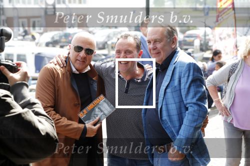 Volendam 22 mei 2019
Boekpresentatie Keje Molenaar bij dine en wine op de dijk in Volendam. Jan Smit presenteert het.
 John v d Heuvel (met beveiliging) en Maarten Spanjer