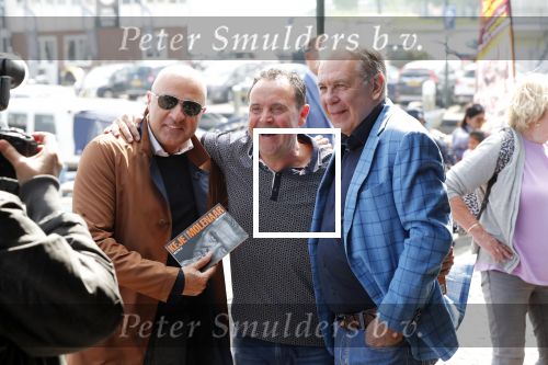 Volendam 22 mei 2019
Boekpresentatie Keje Molenaar bij dine en wine op de dijk in Volendam. Jan Smit presenteert het.
 John v d Heuvel (met beveiliging) en Maarten Spanjer
