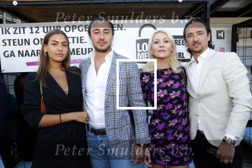 Blaricum 13 mei 2019
Free a girl gala in the red sun in Blaricum.
Joseph Klibansky met vriendin  Joseph Klibanky met zijn vrouw Susanna Klibansky