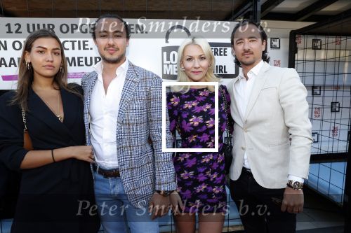 Blaricum 13 mei 2019
Free a girl gala in the red sun in Blaricum.
Joseph Klibansky met vriendin  Joseph Klibanky met zijn vrouw Susanna Klibansky