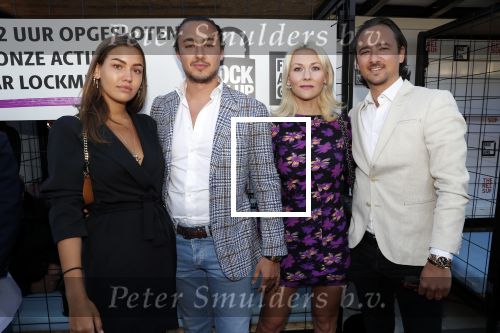 Blaricum 13 mei 2019
Free a girl gala in the red sun in Blaricum.
Joseph Klibansky met vriendin  Joseph Klibanky met zijn vrouw Susanna Klibansky