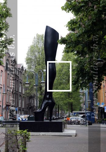 Amsterdam 20 mei 2019
Kunstenaar Judith Wiersema haar kunstwerk het been staat op de cornelis schuytstraat.