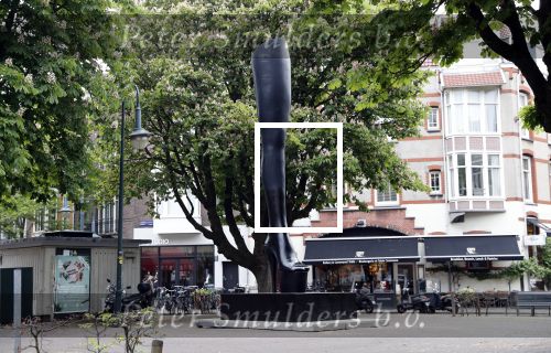 Amsterdam 20 mei 2019
Kunstenaar Judith Wiersema haar kunstwerk het been staat op de cornelis schuytstraat.