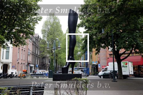 Amsterdam 20 mei 2019
Kunstenaar Judith Wiersema haar kunstwerk het been staat op de cornelis schuytstraat.