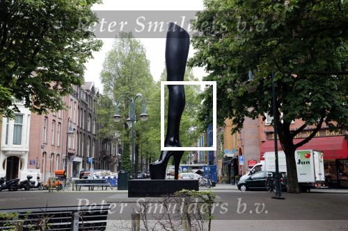 Amsterdam 20 mei 2019
Kunstenaar Judith Wiersema haar kunstwerk het been staat op de cornelis schuytstraat.