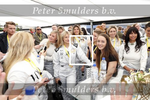 Zandvoort 18 mei 2019
Jumbo racedagen op circuit Zandvoort met oa aanwezig Max Verstappen en Pierre Gasly van het Red Bull F1 team. div dames oa Kim Kotter Jessie Jazz Vuijk Antoinette de Jong ea