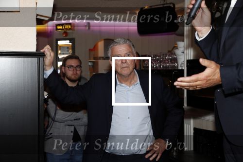 Volendam 22 mei 2019
Boekpresentatie Keje Molenaar bij dine en wine op de dijk in Volendam. Jan Smit presenteert het.
Matthijs de Ligt is er met zijn vriendin Annekee Molenaar