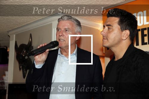 Volendam 22 mei 2019
Boekpresentatie Keje Molenaar bij dine en wine op de dijk in Volendam. Jan Smit presenteert het.