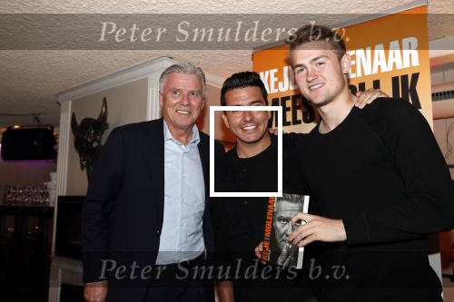 Volendam 22 mei 2019
Boekpresentatie Keje Molenaar bij dine en wine op de dijk in Volendam. Jan Smit presenteert het.