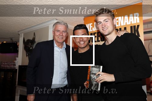 Volendam 22 mei 2019
Boekpresentatie Keje Molenaar bij dine en wine op de dijk in Volendam. Jan Smit presenteert het.