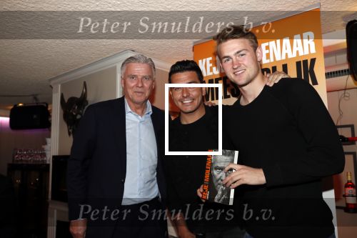 Volendam 22 mei 2019
Boekpresentatie Keje Molenaar bij dine en wine op de dijk in Volendam. Jan Smit presenteert het.