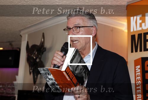 Volendam 22 mei 2019
Boekpresentatie Keje Molenaar bij dine en wine op de dijk in Volendam. Jan Smit presenteert het.