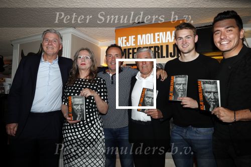 Volendam 22 mei 2019
Boekpresentatie Keje Molenaar bij dine en wine op de dijk in Volendam. Jan Smit presenteert het.