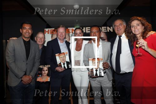 Amsterdam 29 mei 2019
10 jaar magazine Helden geporesnteerd bij Gassan Diamonds.
Frits en Barbara Barend praten met inge de Bruijn Ronald Koeman en Giovanni Bronkhorst.