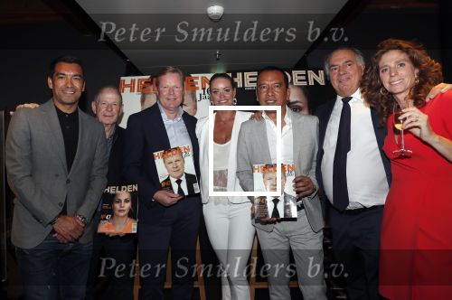 Amsterdam 29 mei 2019
10 jaar magazine Helden geporesnteerd bij Gassan Diamonds.
Frits en Barbara Barend praten met inge de Bruijn Ronald Koeman en Giovanni Bronkhorst.