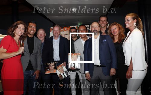 Amsterdam 29 mei 2019
10 jaar magazine Helden geporesnteerd bij Gassan Diamonds.
Frits en Barbara Barend praten met inge de Bruijn Ronald Koeman en Giovanni Bronkhorst.