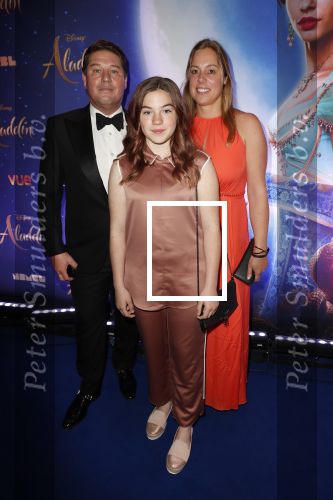 Hilversum 21 mei 2019
Premiere Aladdin in hilversum. martijn Krabbe kwam met zijn vriendin en dochter