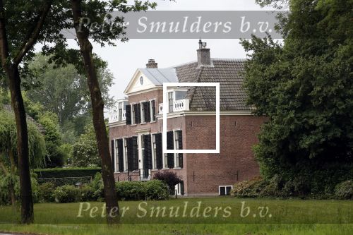 Maarssen Amsterdam 5 juni 2019
Crematie Martine Bijl op zorgvlied in Amsterdam. Er worden bloemen gebracht bij het huis van Martine en Berend Boudewijn.