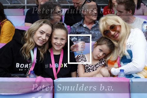 Rotterdam 1 juni 2019
Marco Borsato in de kuip. Wat een geweldige show gaf Marco. Mary Borsato m et kleinkinderen