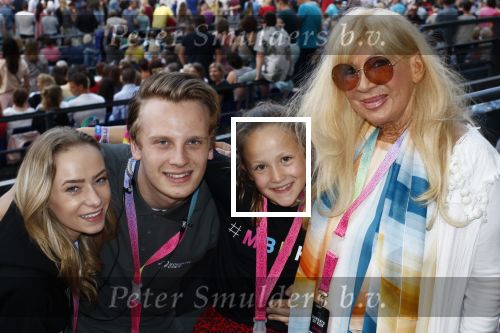 Rotterdam 1 juni 2019
Marco Borsato in de kuip. Wat een geweldige show gaf Marco. mary Borsato met kleinkinderen