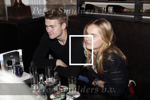 Volendam 22 mei 2019
Boekpresentatie Keje Molenaar bij dine en wine op de dijk in Volendam. Jan Smit presenteert het.
Matthijs de Ligt is er met zijn vriendin Annekee Molenaar