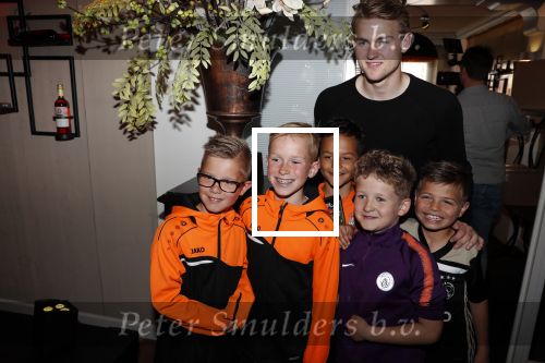 Volendam 22 mei 2019
Boekpresentatie Keje Molenaar bij dine en wine op de dijk in Volendam. Jan Smit presenteert het.
Matthijs de Ligt is er met zijn vriendin Annekee Molenaar