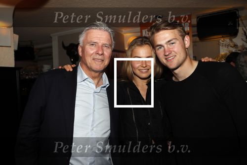Volendam 22 mei 2019
Boekpresentatie Keje Molenaar bij dine en wine op de dijk in Volendam. Jan Smit presenteert het.
Matthijs de Ligt is er met zijn vriendin Annekee Molenaar